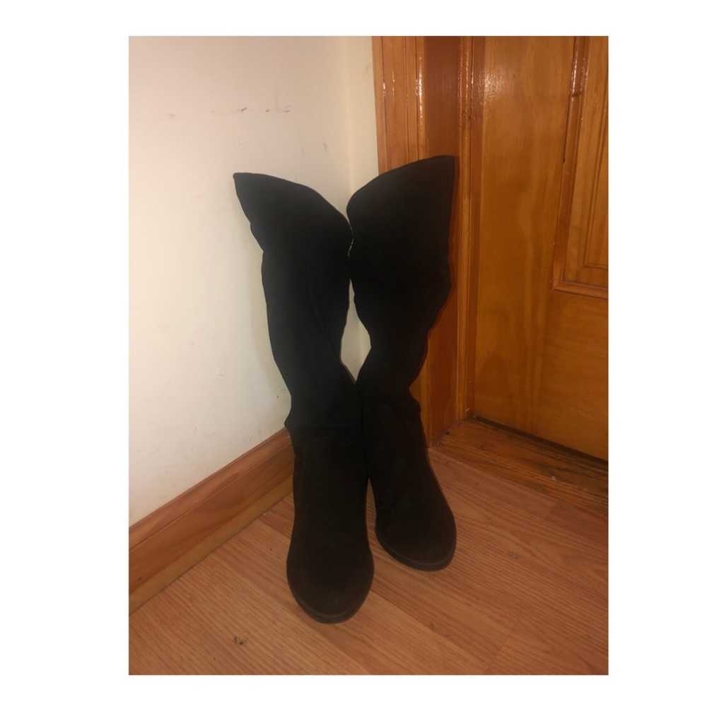 👢 Boots - Picture 2 of 8